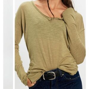 FREE PEOPLE LONG ONE V NECK TOP LARGE PYTHON GREENTop